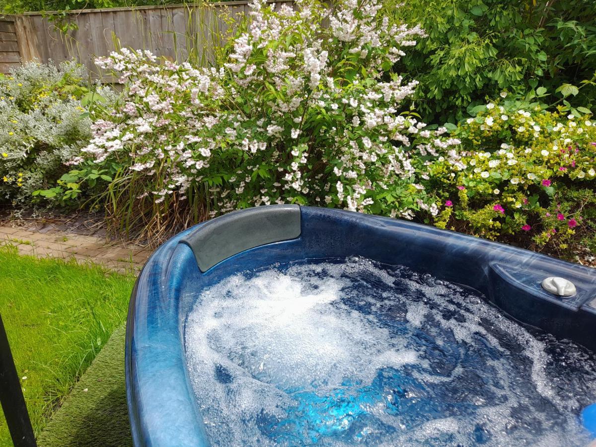 Orchard View Yurt & Hot Tub Somerset เวสตัน-ซูเปอร์-แมร์ ภายนอก รูปภาพ