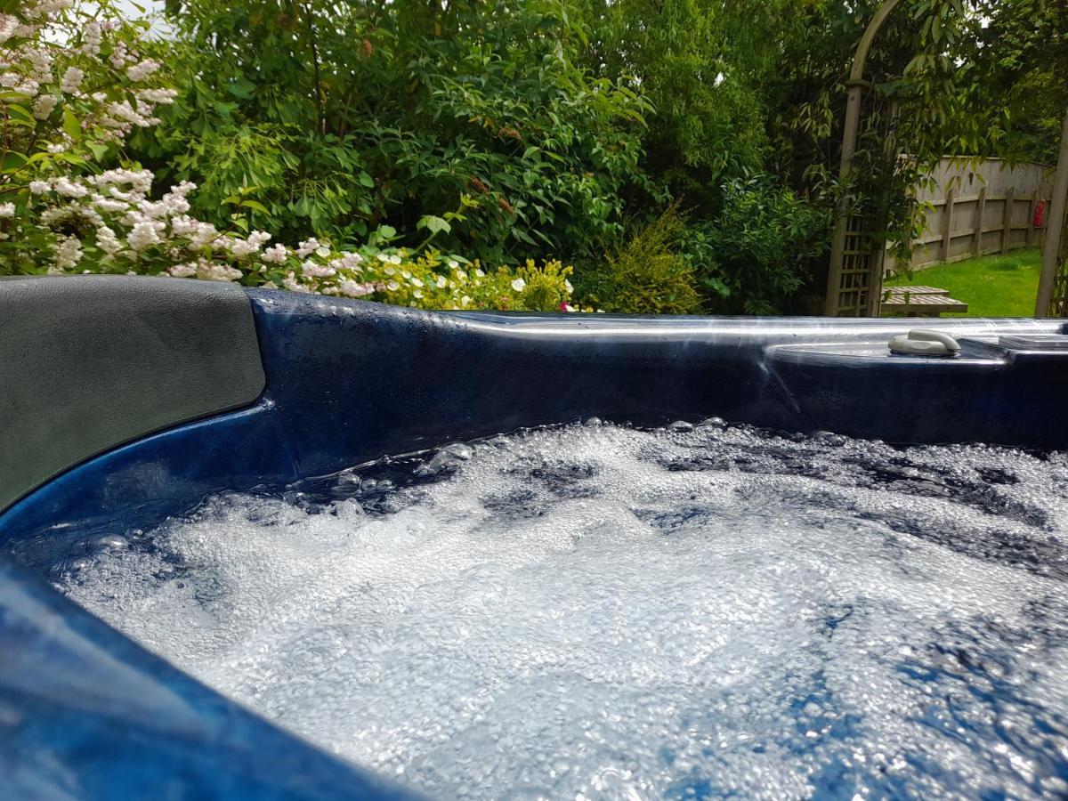 Orchard View Yurt & Hot Tub Somerset เวสตัน-ซูเปอร์-แมร์ ภายนอก รูปภาพ