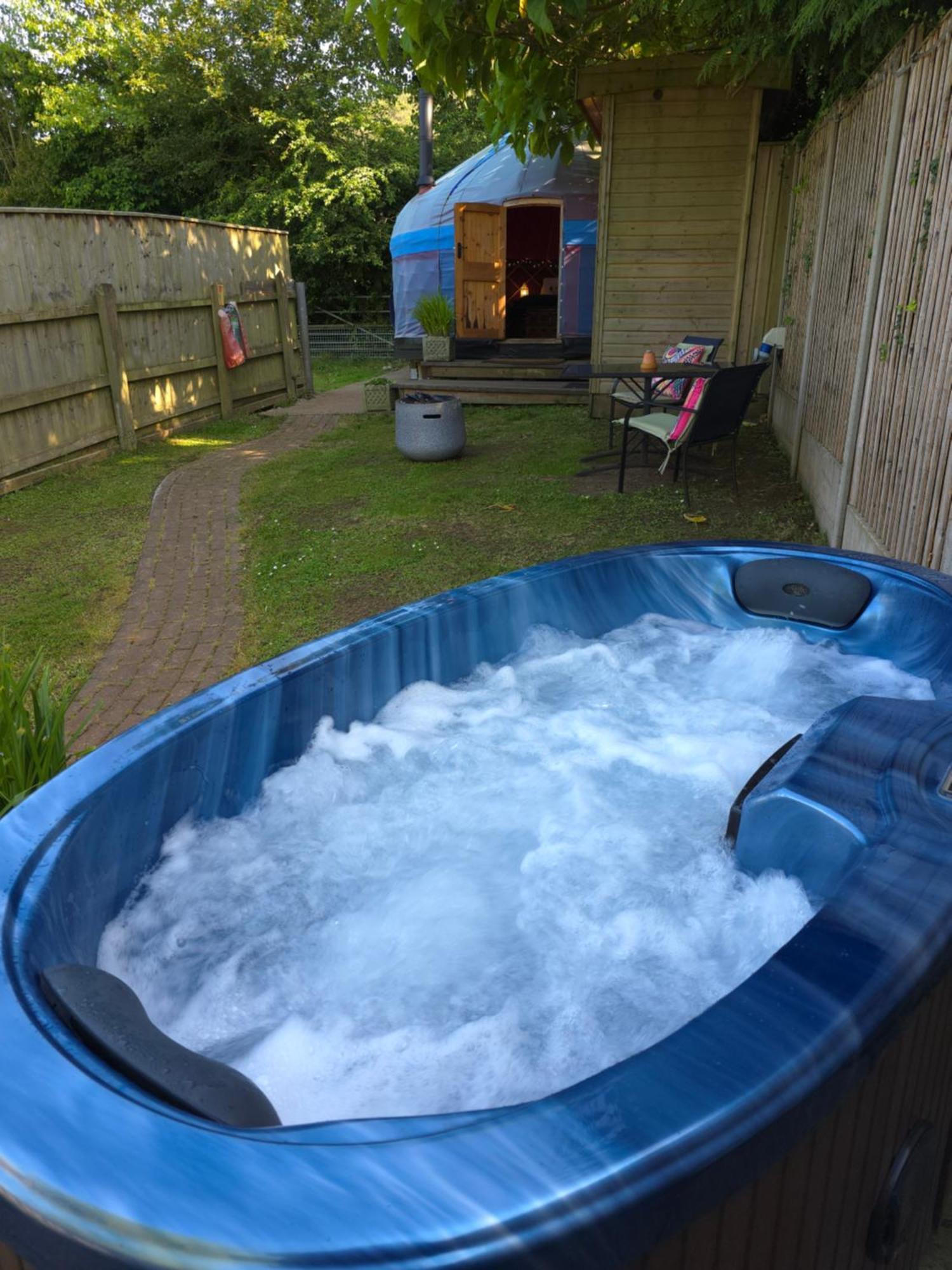 Orchard View Yurt & Hot Tub Somerset เวสตัน-ซูเปอร์-แมร์ ภายนอก รูปภาพ